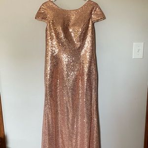 Rose gold sequin gown 🌟